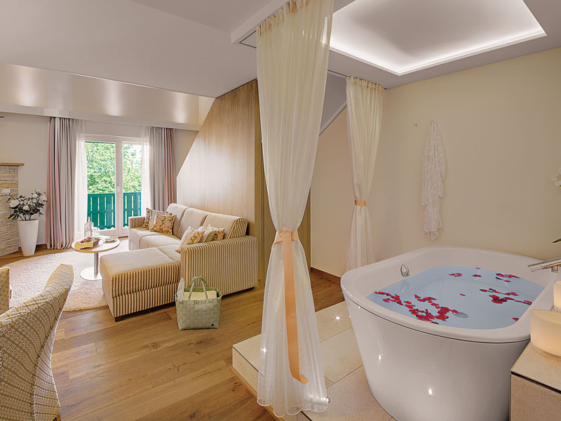 honigmond-Suite-Badewanne-im-Zimmer